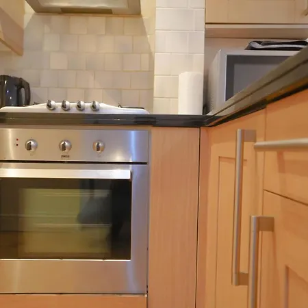 Lovely 2-Bed Apartment In London